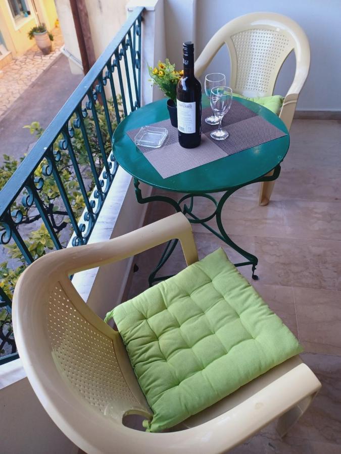 Demy'S Studio Apartment Acharavi  Bagian luar foto