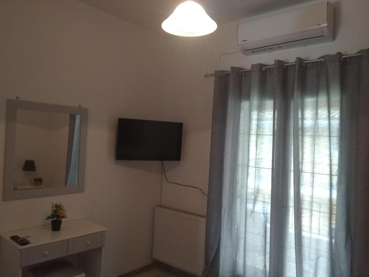 Demy'S Studio Apartment Acharavi  Bagian luar foto