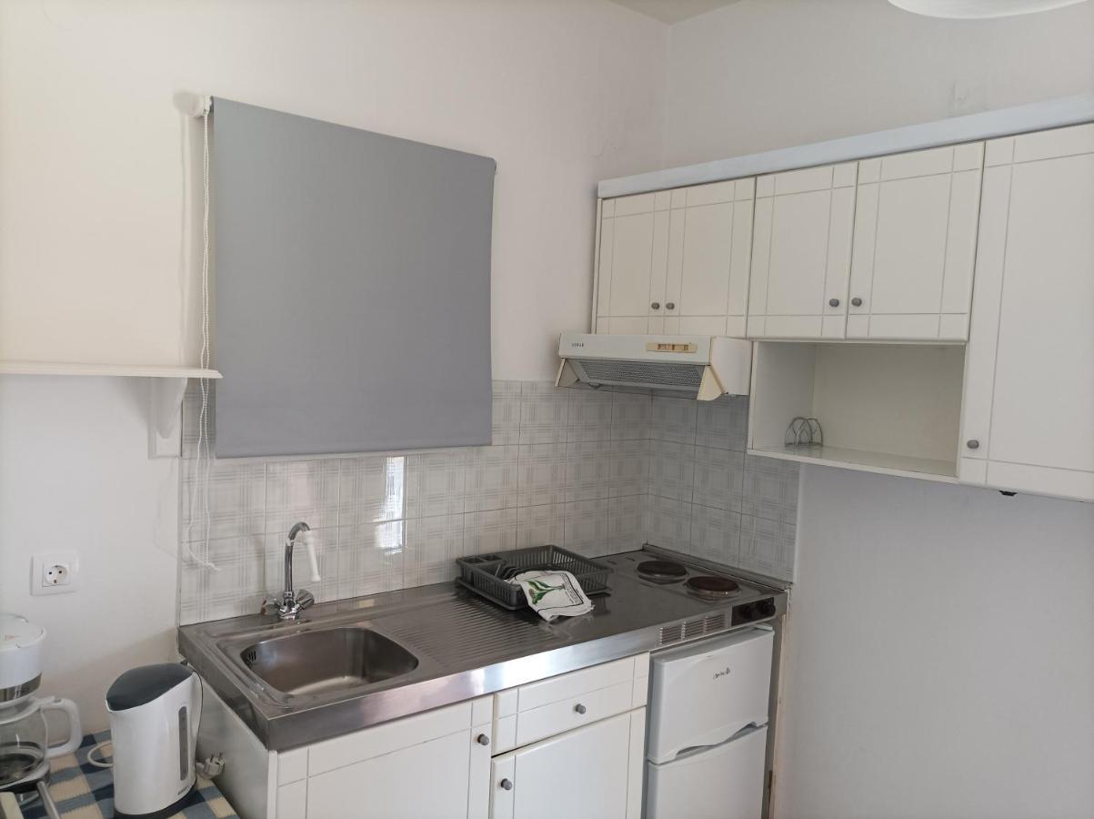 Demy'S Studio Apartment Acharavi  Bagian luar foto