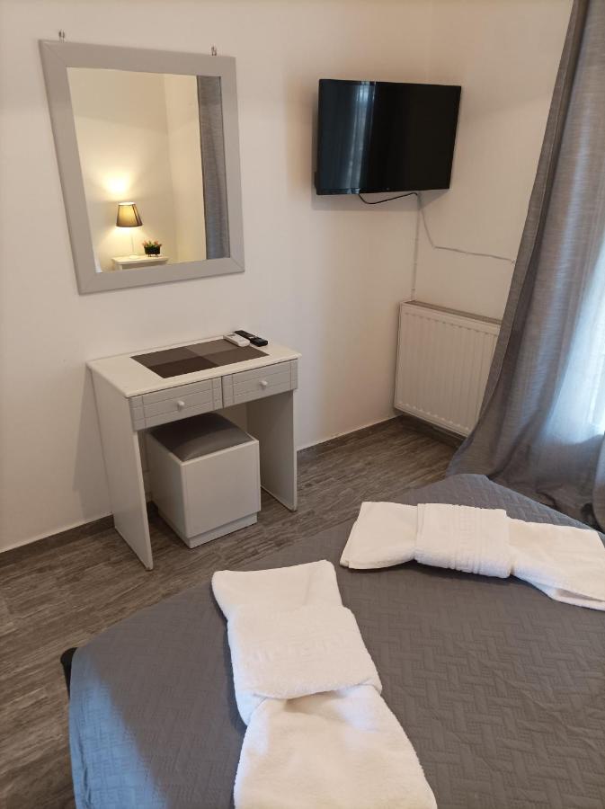 Demy'S Studio Apartment Acharavi  Bagian luar foto