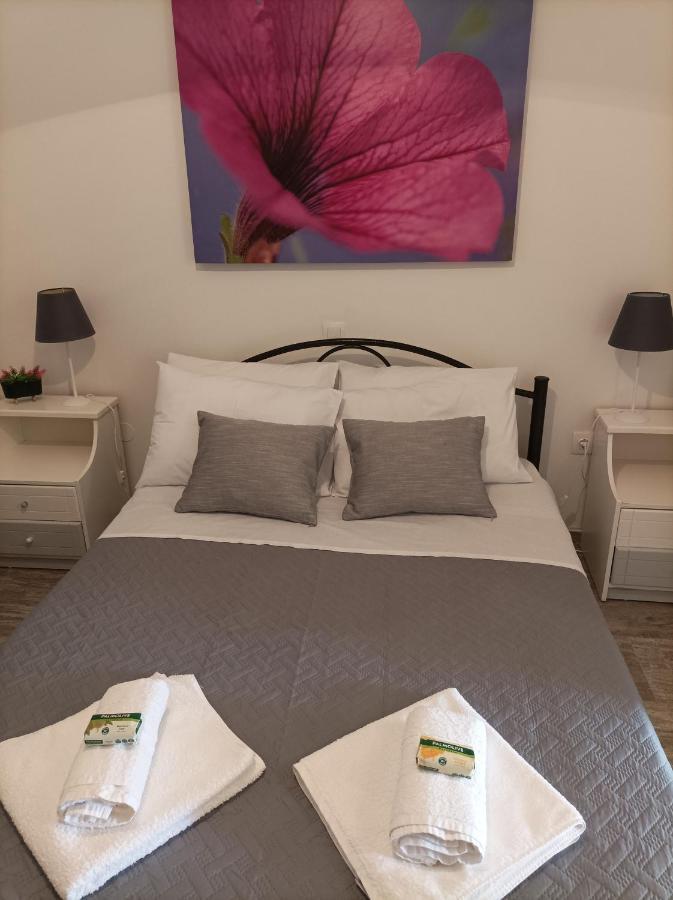 Demy'S Studio Apartment Acharavi  Bagian luar foto