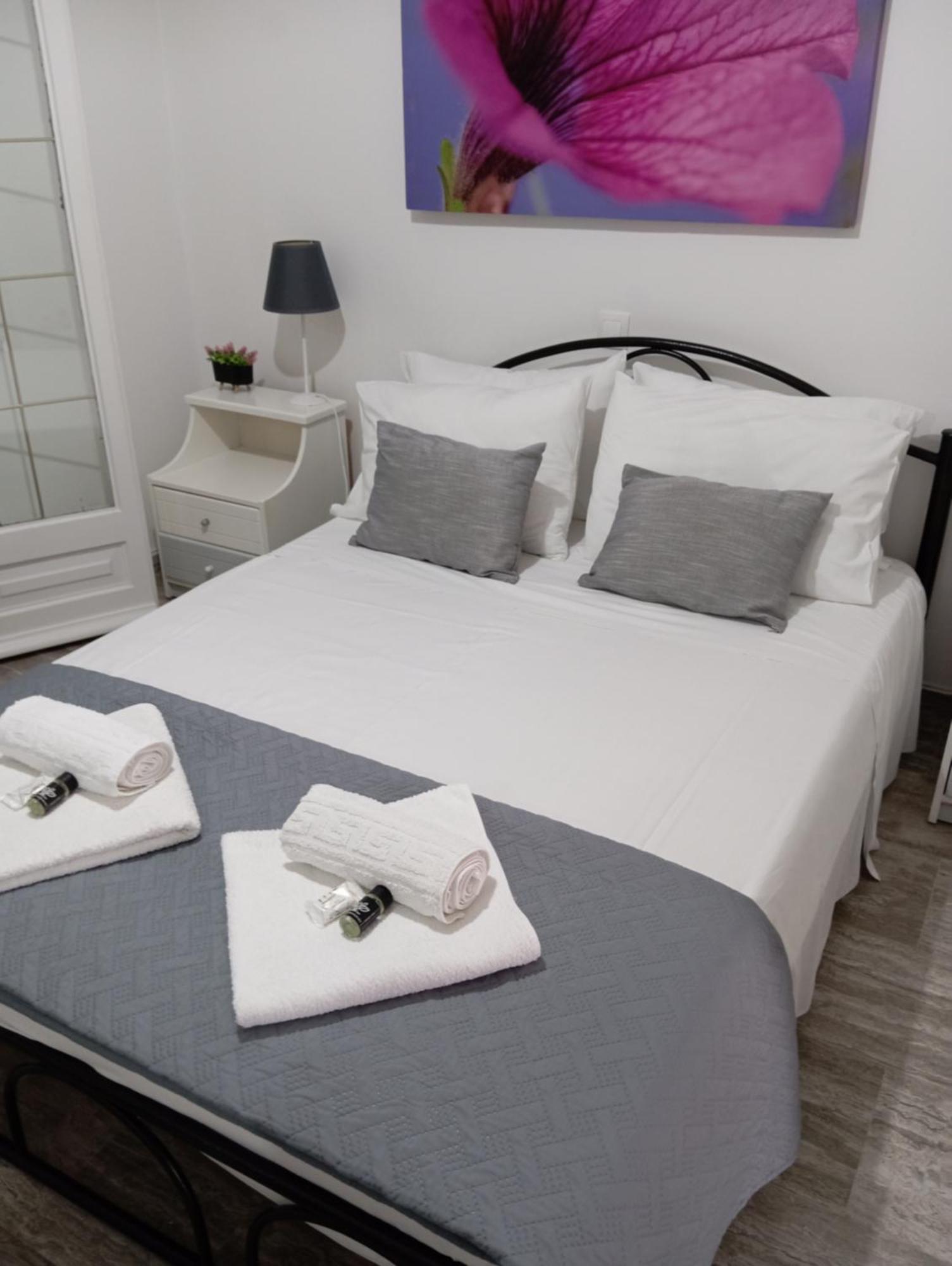 Demy'S Studio Apartment Acharavi  Bagian luar foto